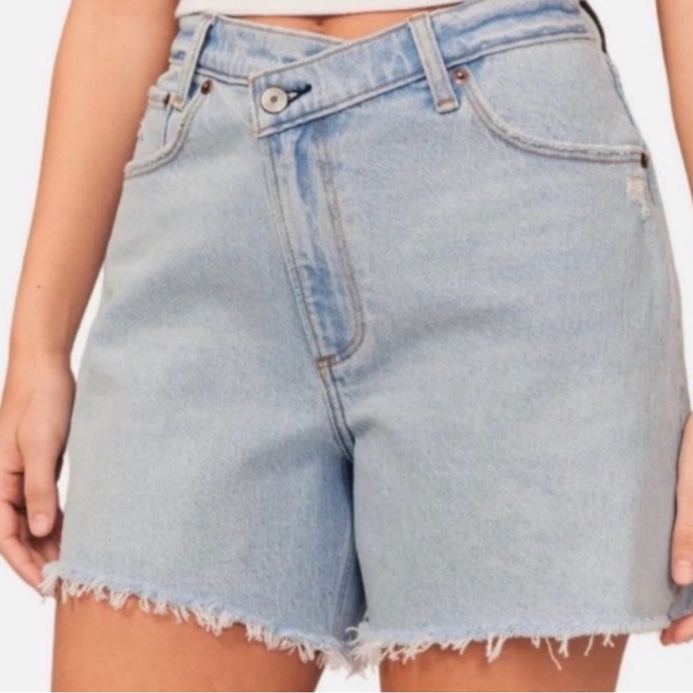 Abercrombie & Fitch “The Dad Short” High Rise